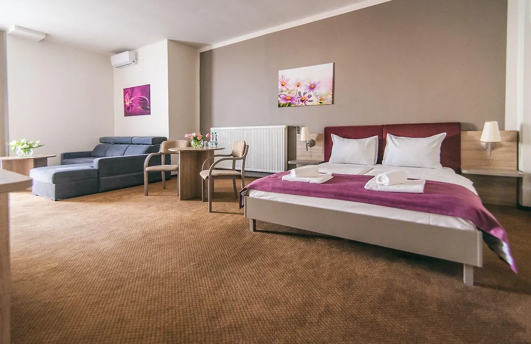Hotel Forum-1