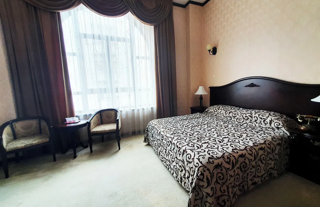 Hotel Carol-1