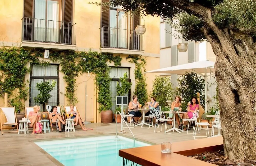 Hotel Oasis-1
