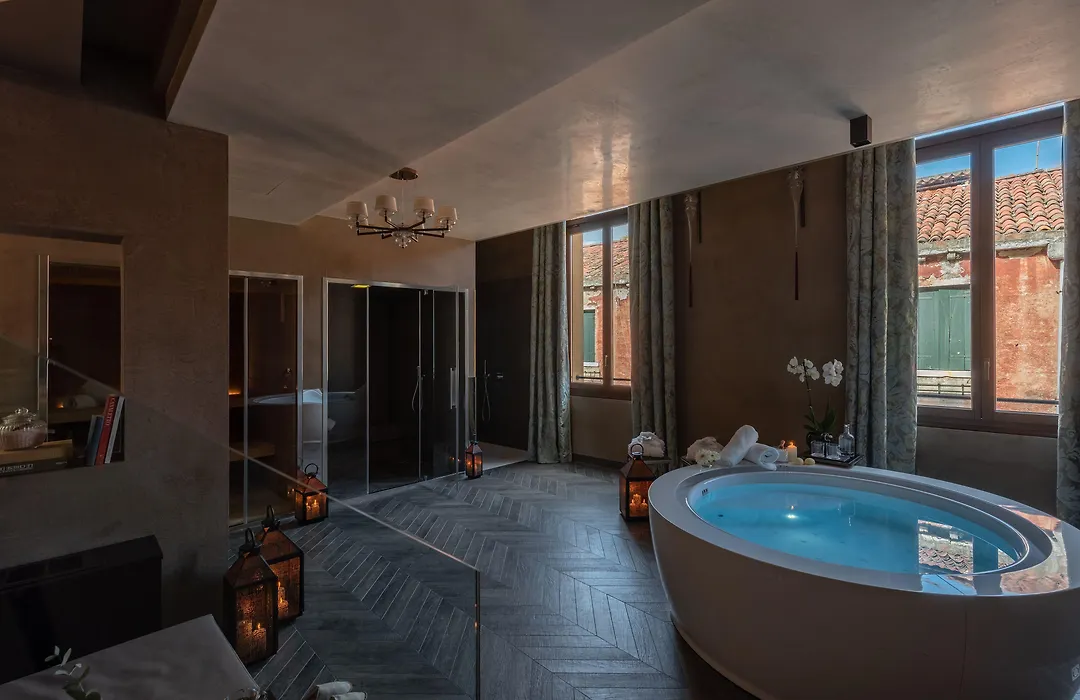 Palazzo Veneziano - Venice Collection-1