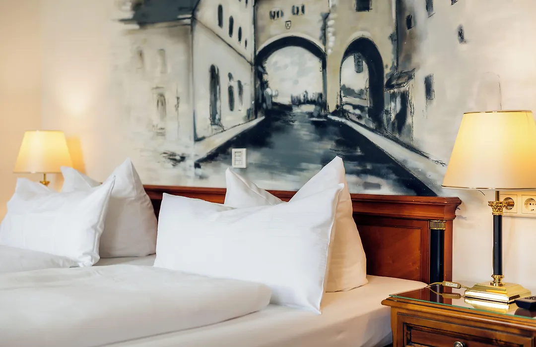 Chin-Chin Hotel Ehemals Bohemian Hotel-1