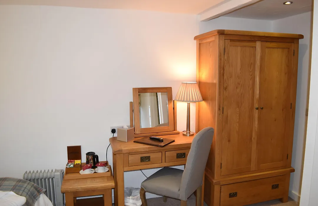 Three Horseshoes Country Inn-1