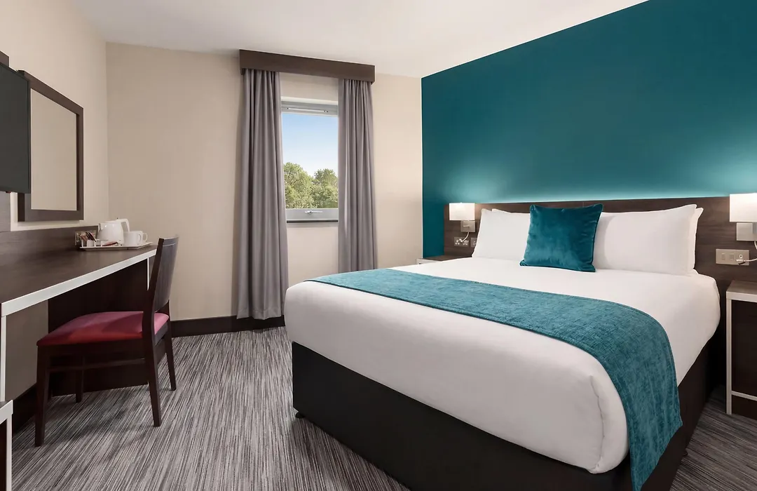 Ramada By Wyndham Cobham-1