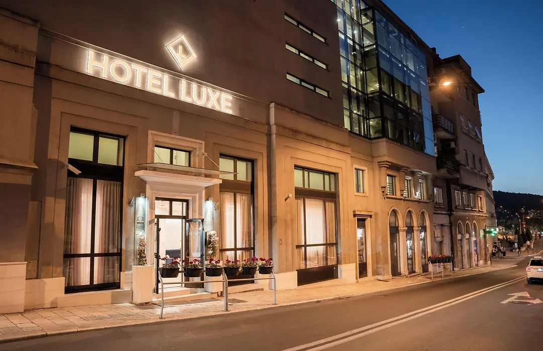 Hotel Luxe-1