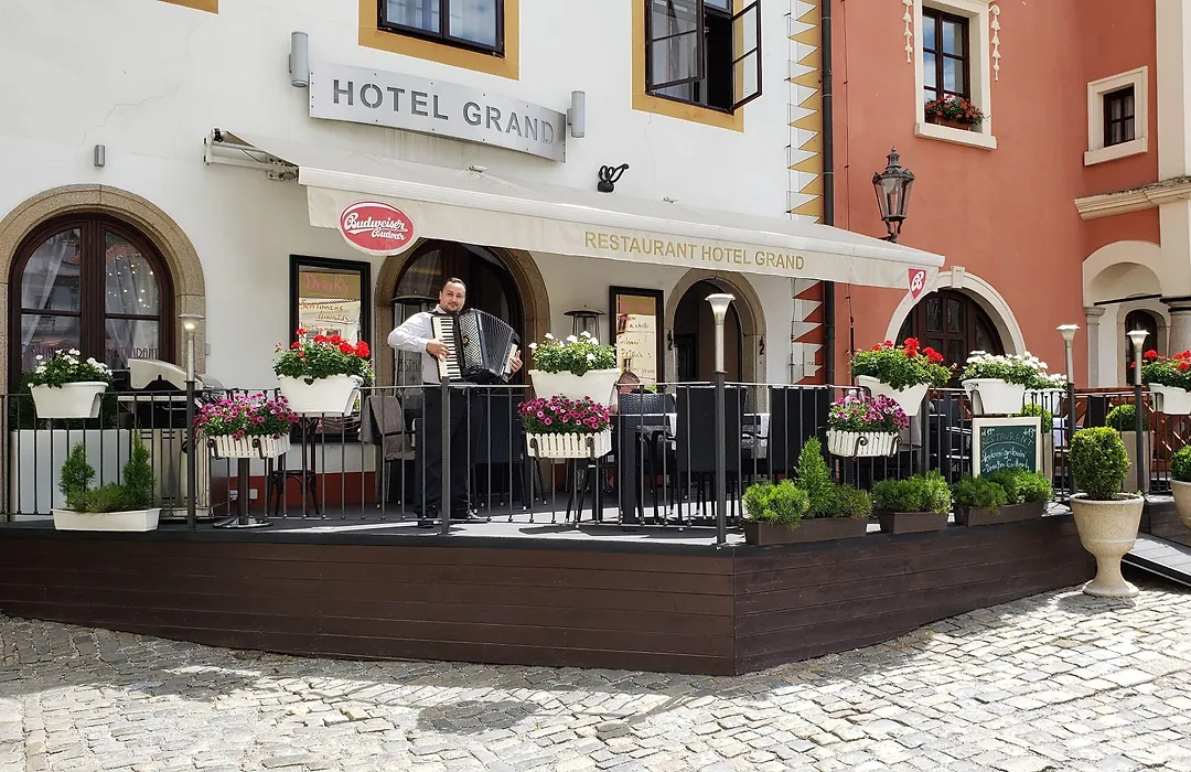 Hotel Grand-1