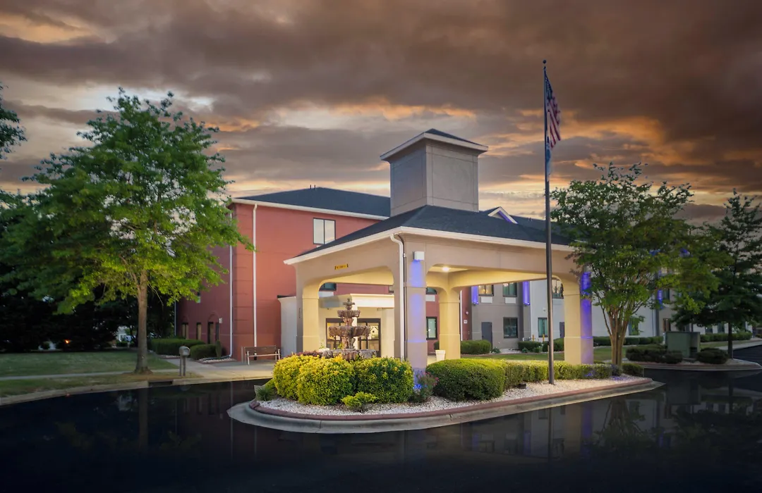 Holiday Inn Express Clayton Southeast Raleigh By Ihg-1