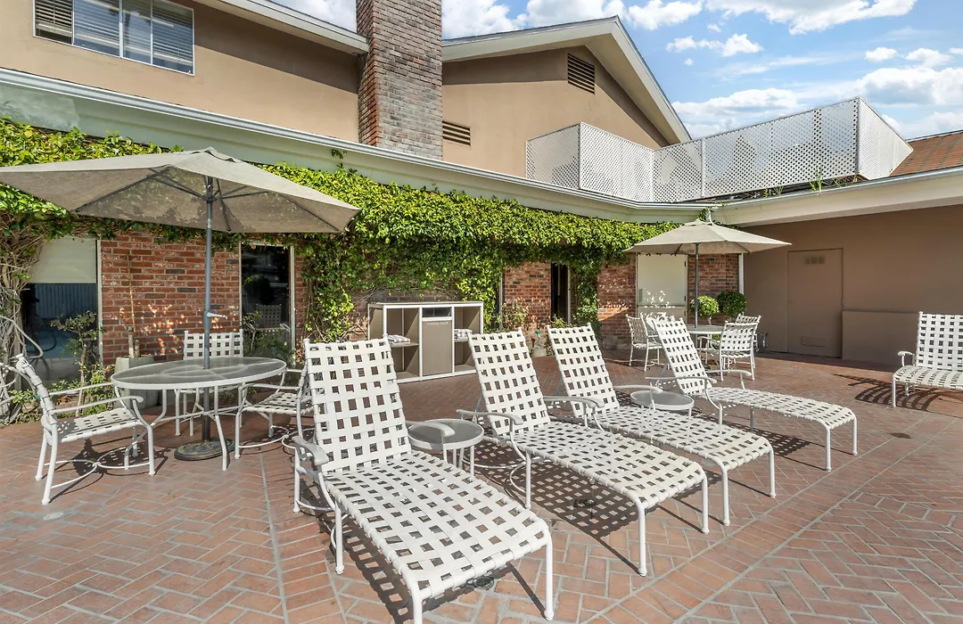 Best Western Plus Carriage Inn-1
