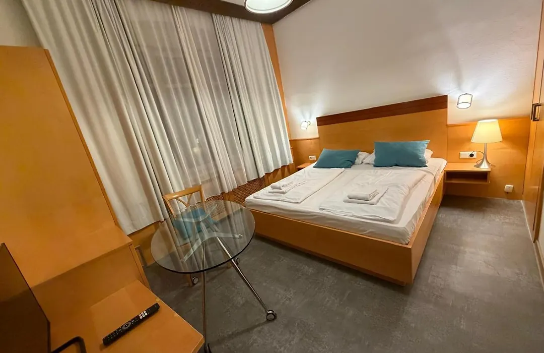 Hotel Hadrigan-1