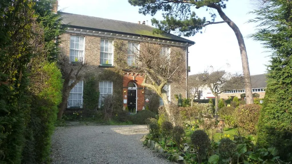 Holly Lodge-1