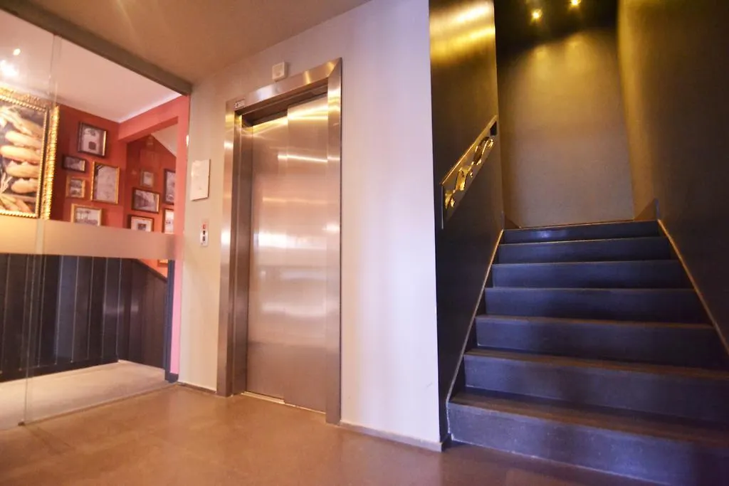 Hotel De Rome-1