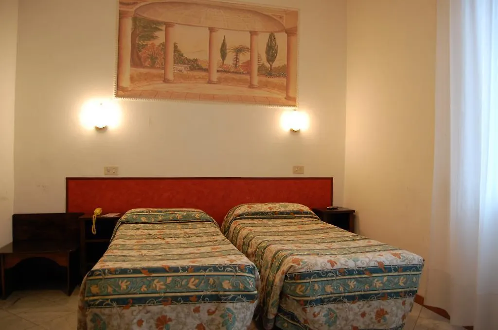 Hotel Ascot-1