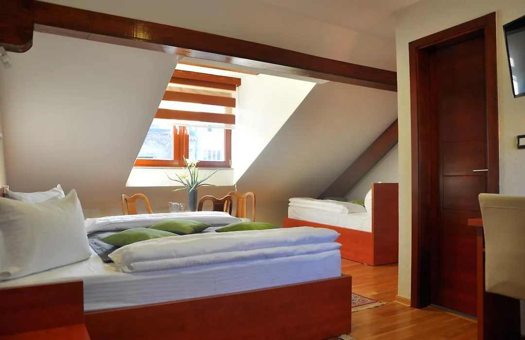 Hotel Noble-1