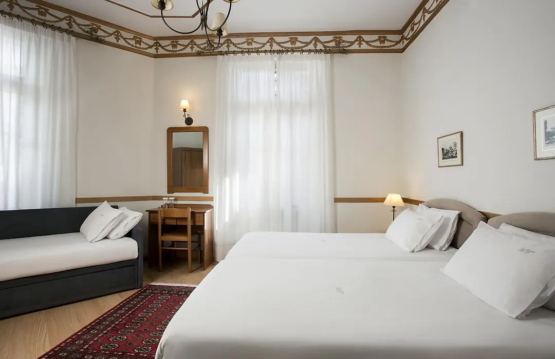 Tourist Hotel-1
