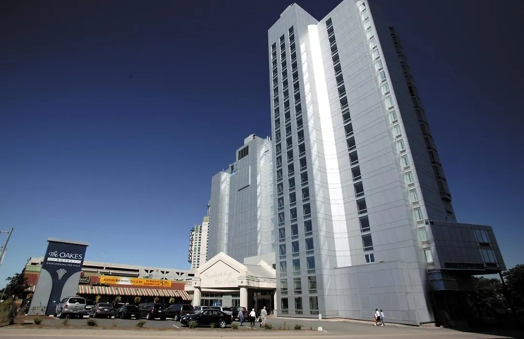 The Oakes Hotel Overlooking The Falls-1