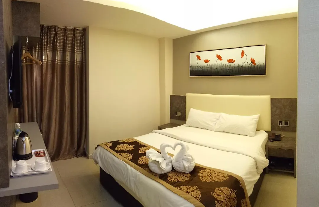 Golden Leaves Hotel-1