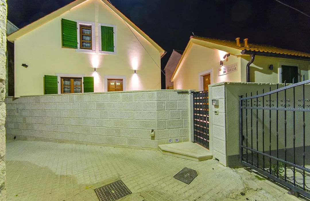 Hostel Dvor-1