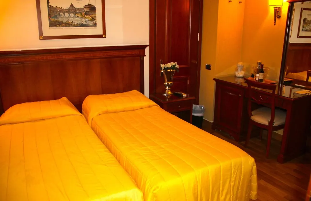 Luxury Rooms H 2000 Roma-1