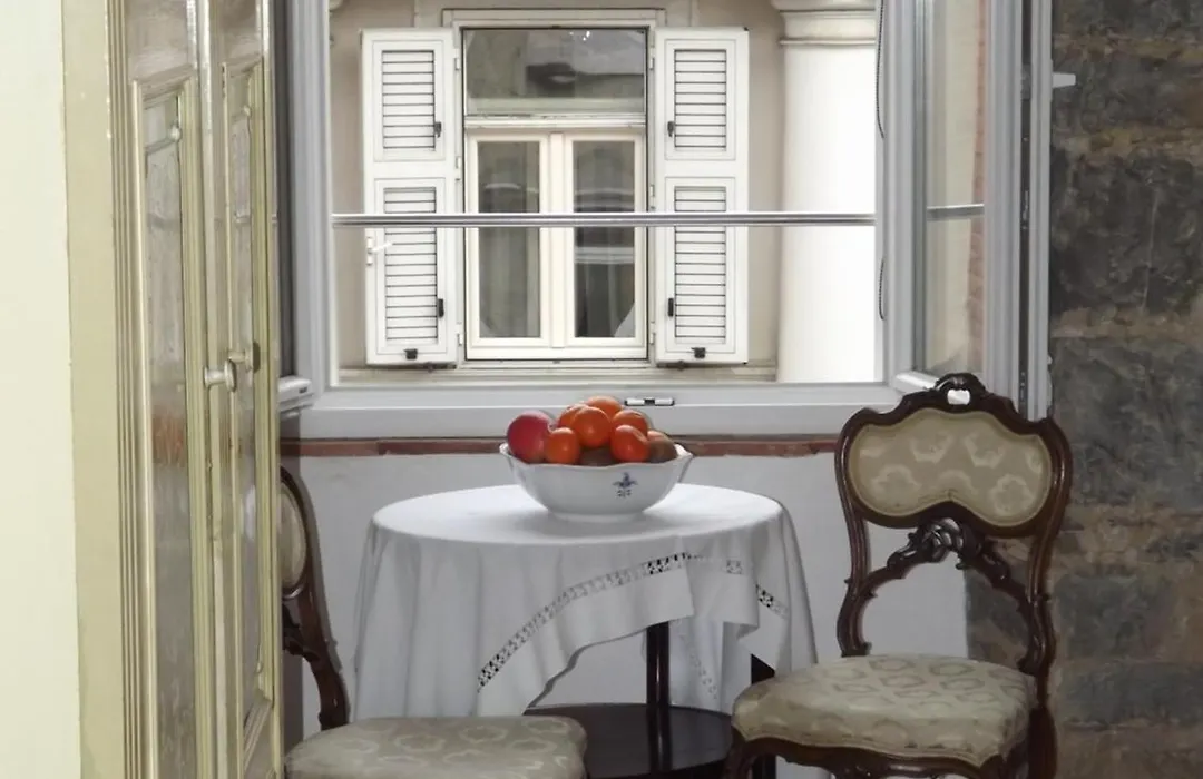 B&B Gens Julia-1