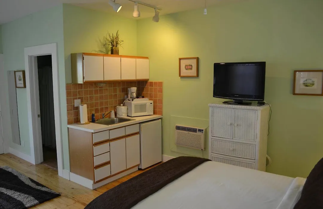 Speakeasy Inn (Adults Only)-1