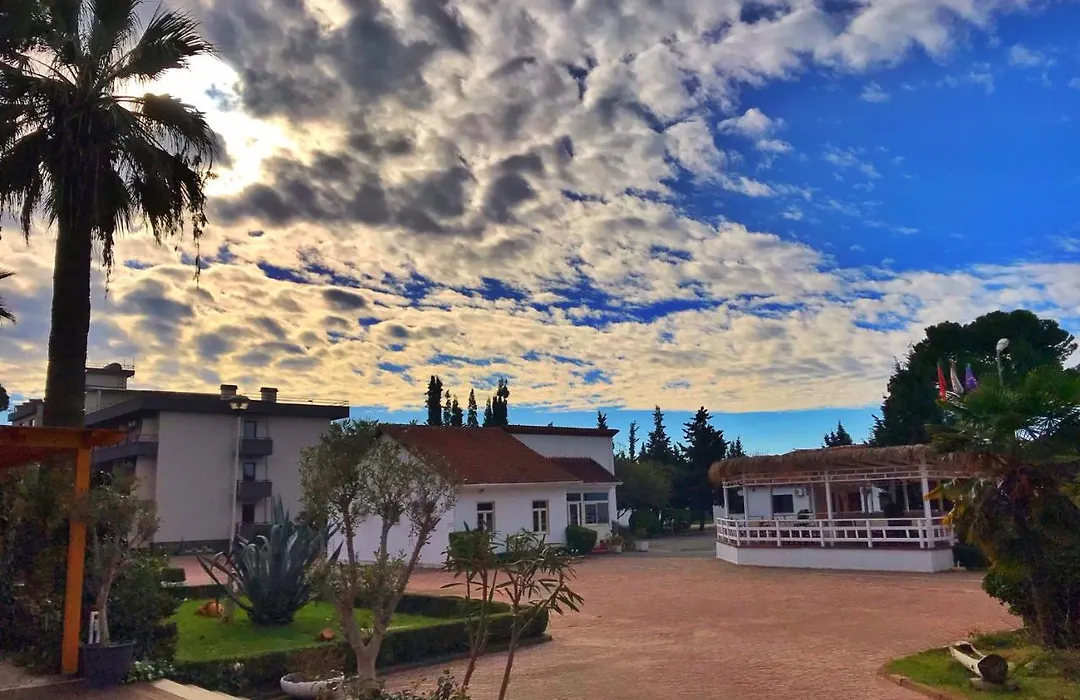 Tropikal Bungalows-1