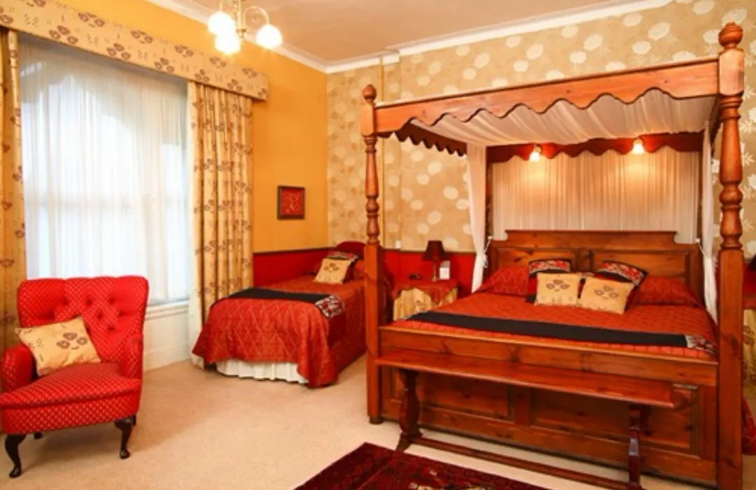 Meare Manor-1