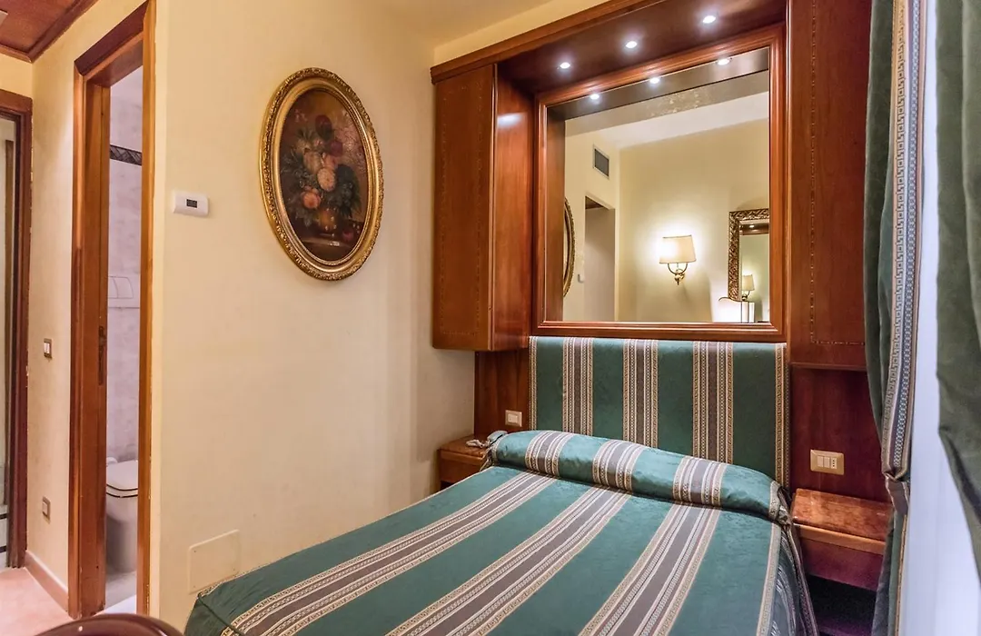 Raeli Hotel Noto-1