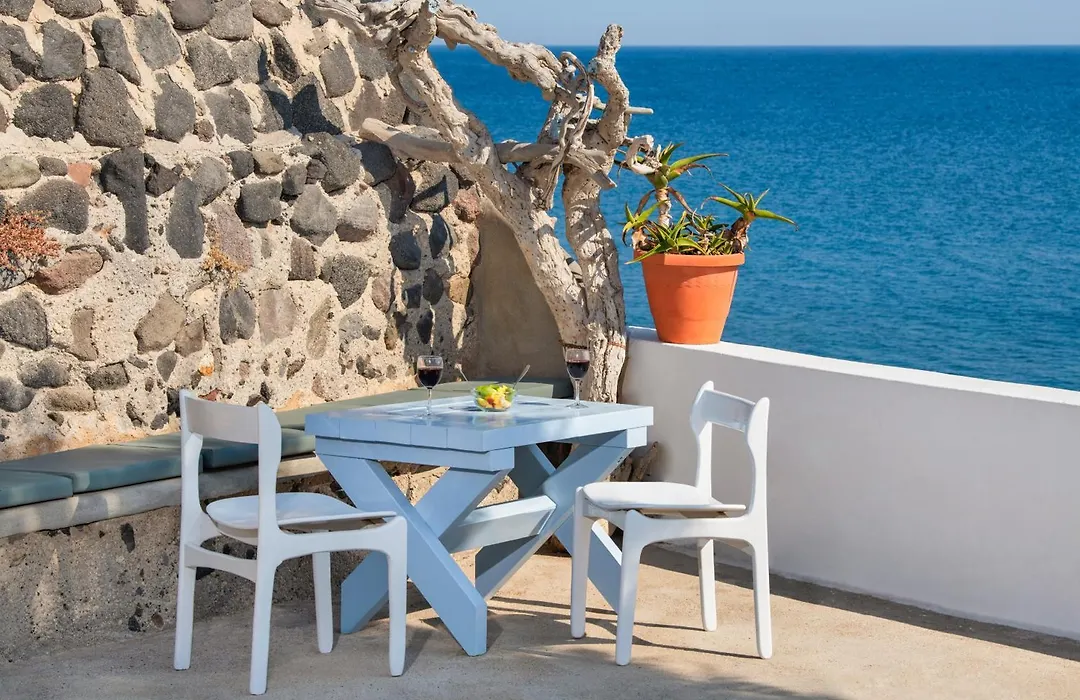 Akrotiri Hotel-1
