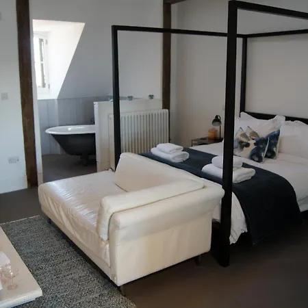 Montys Accommodation-2