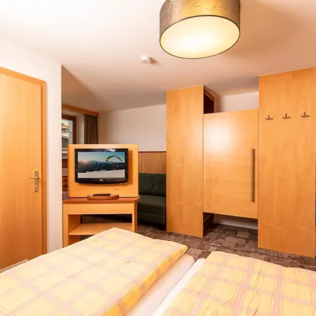 Hotel-Garni Pramstraller-2