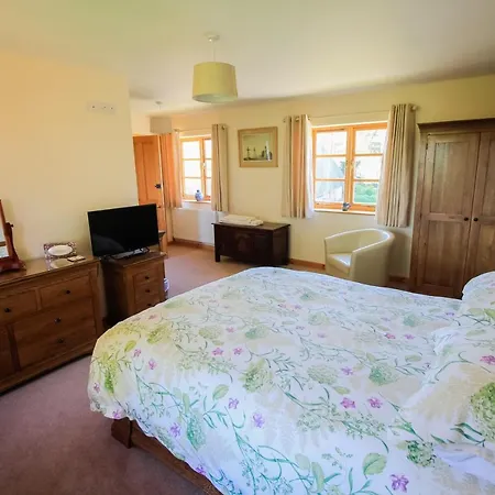 Three Ways Farmhouse B&B-2