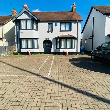 Hollybush Guest House-3