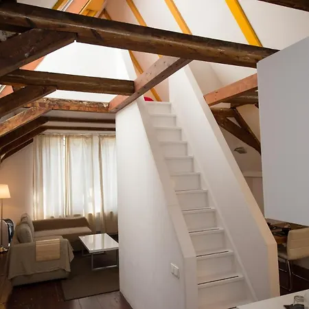 Rembrandtplein Bed & Breakfast-3
