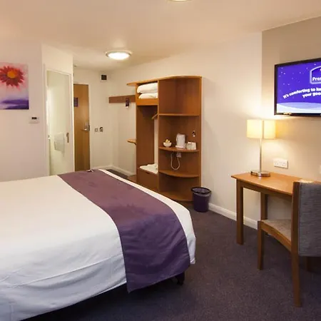 Premier Inn Edinburgh Central-3