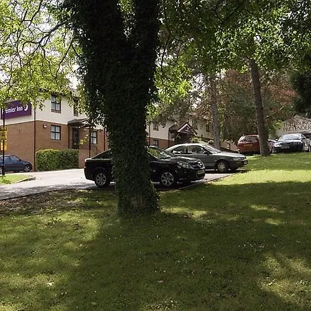 Premier Inn Kings Langley-3
