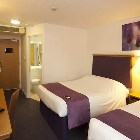 Premier Inn London Heathrow Airport T2 & T3 - Bath Road-3