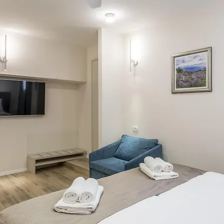 Cor Rooms-2
