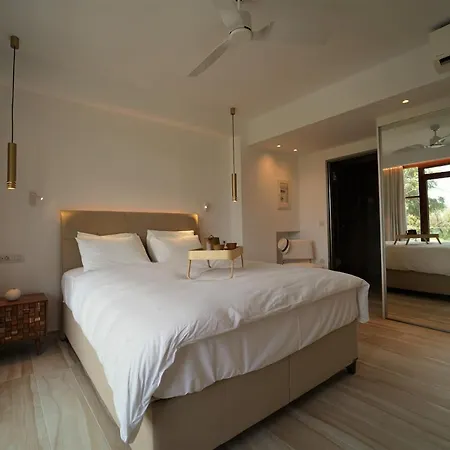 Bella Vista Hotel Studios & Apartments-3
