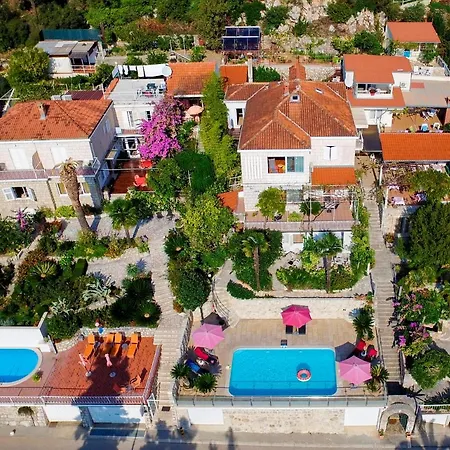 Villa Carmen Rooms & Apartments-2