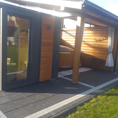 Willa Bialy Jelen Jacuzzi & Sauna-2