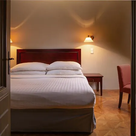 Charles Bridge Heritage Suites By Salvator Hotels-3