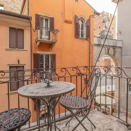 Corte Realdi Piazza Erbe Verona-2