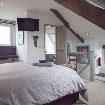 Cornerways Guest House-3
