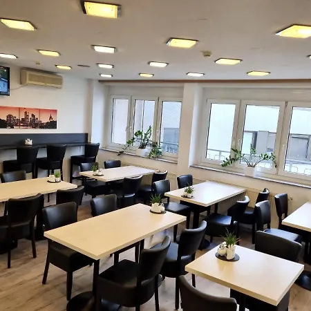 Adler Hotel Frankfurt-3