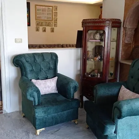 Caravan Hotel-2
