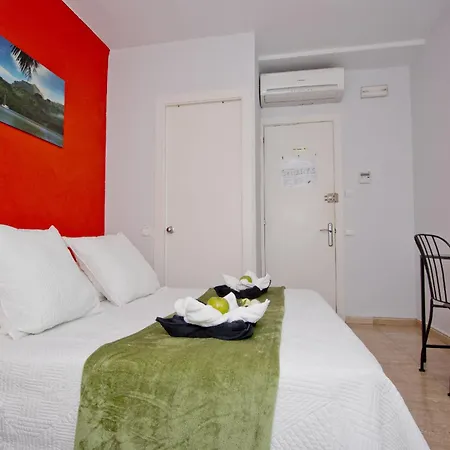 Barcelona City North Hostal-3