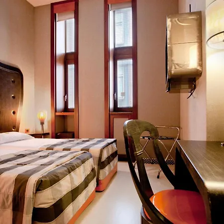Orange Hotel-2
