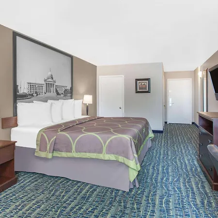 Super 8 By Wyndham Oklahoma City-3