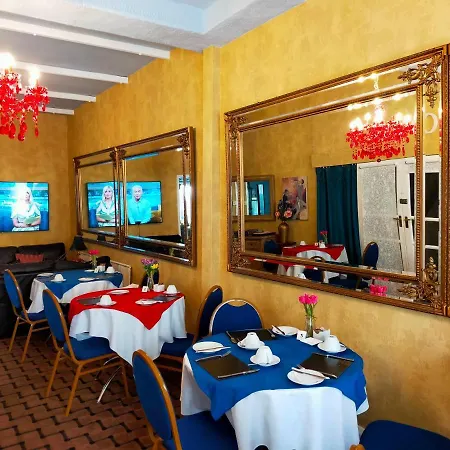 Hotel Babylon-2
