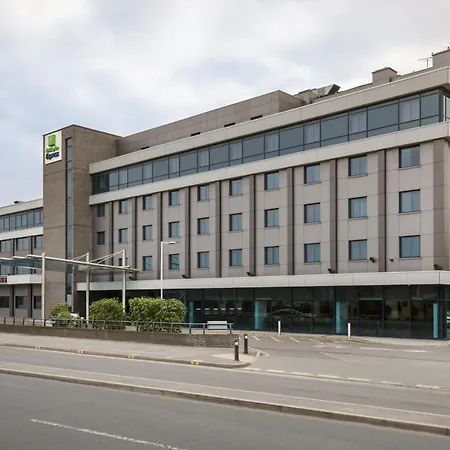 Holiday Inn Express London Heathrow T5 By Ihg-3
