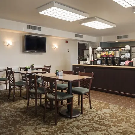 Ramada By Wyndham Boston-3